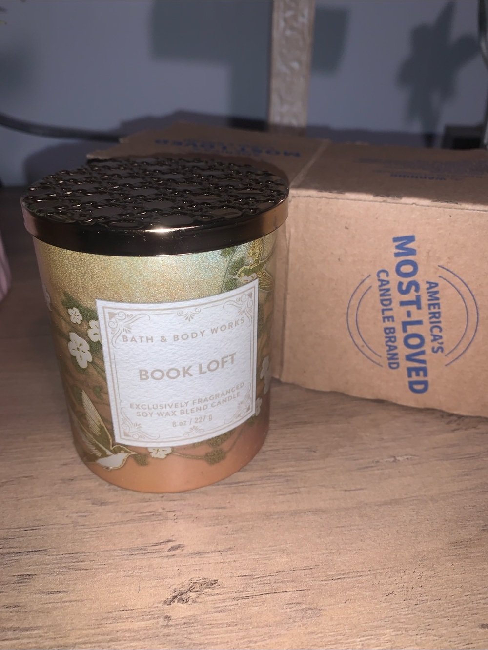 🆕- Bath & Body Works Book Loft Candle - Gold & Cream